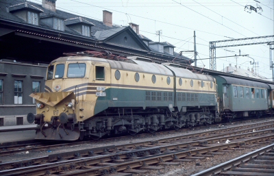 {short description of image}